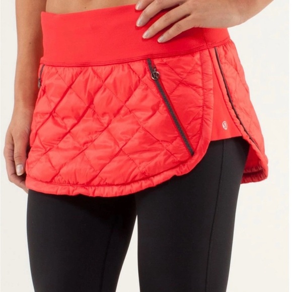 Lululemon Hot Cheeks Goose Down Puffy Running Skirt Size 8 Red Quilted - Picture 9 of 9